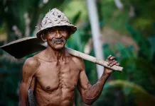 The 4 longevity secrets of the Okinawan centenarians old very fit men